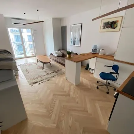 Old Town Praga-smart Home, Garage