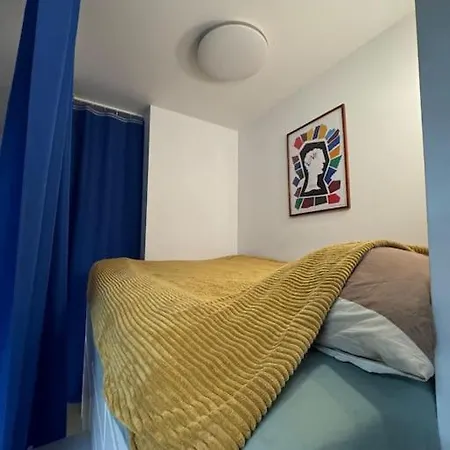 Old Town Praga-smart Home, Garage Warschau