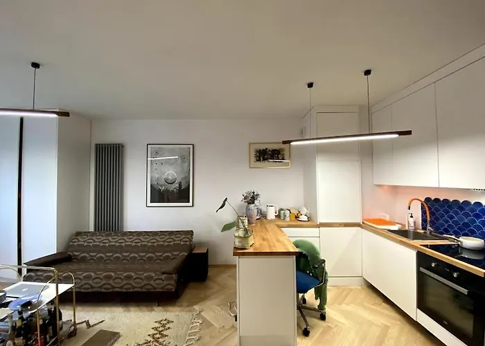 Old Town Praga-smart Home, Garage