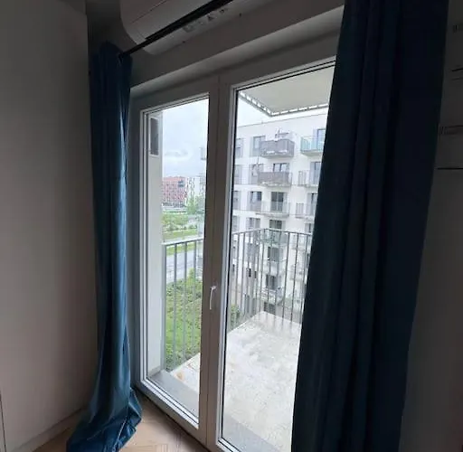 Old Town Praga-smart Home, Garage Warschau